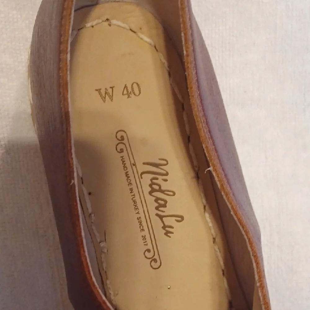 Brown Leather Flats with Rounded Toe Nida Lu Women's Size 40